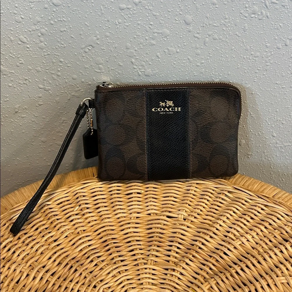 Coach‎ Black Signature Corner Zip Wristlet Brown Black